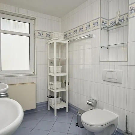 Mit Meerblick Und Balkon, Gratis Nutzung Vom Ahoi Erlebnisbad Und Sauna In Sellin - Meeresblick 38 *