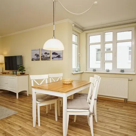 Meeresblick Fewo: Seaside Retreat With Balcony And Access Apartment *