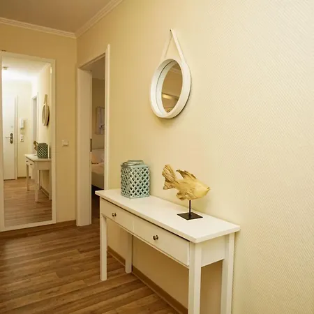 Meeresblick Fewo: Seaside Retreat With Balcony And Access Apartment *